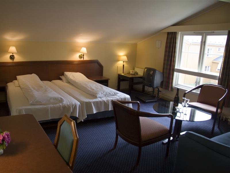 Dovrefjell Hotel Dombas Bagian luar foto